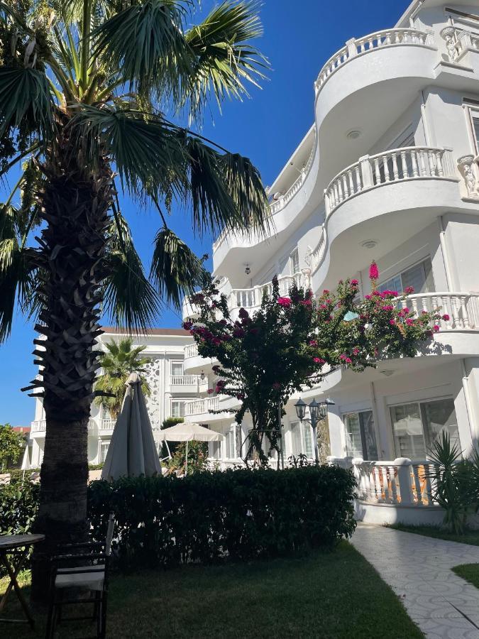 Belka Golf Luxury Poolside Apartment *