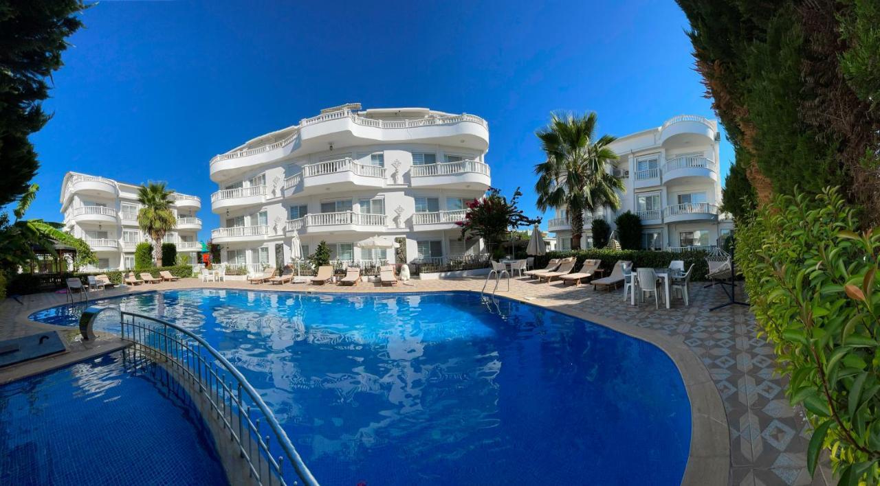 Belka Golf Luxury Poolside Apartment