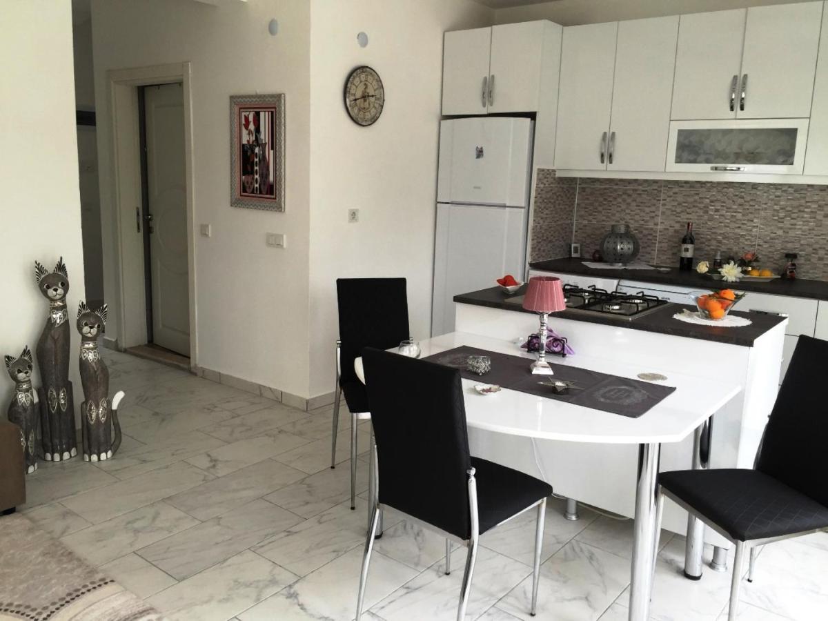 Belka Golf Luxury Poolside Apartment *